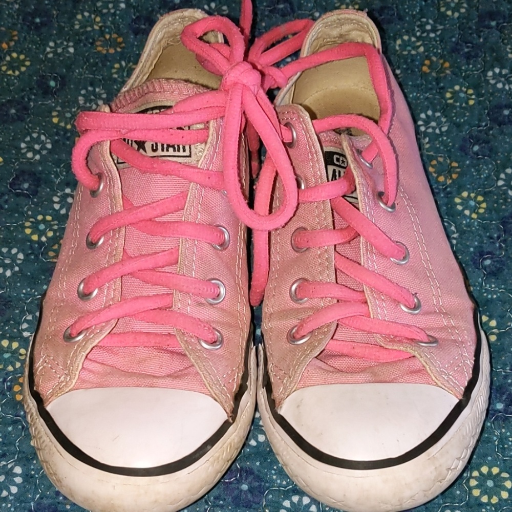 Girls Chuck Taylor's